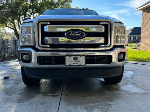 Used 2014 Ford F250 Lariat w/ Lariat Interior Package image 2