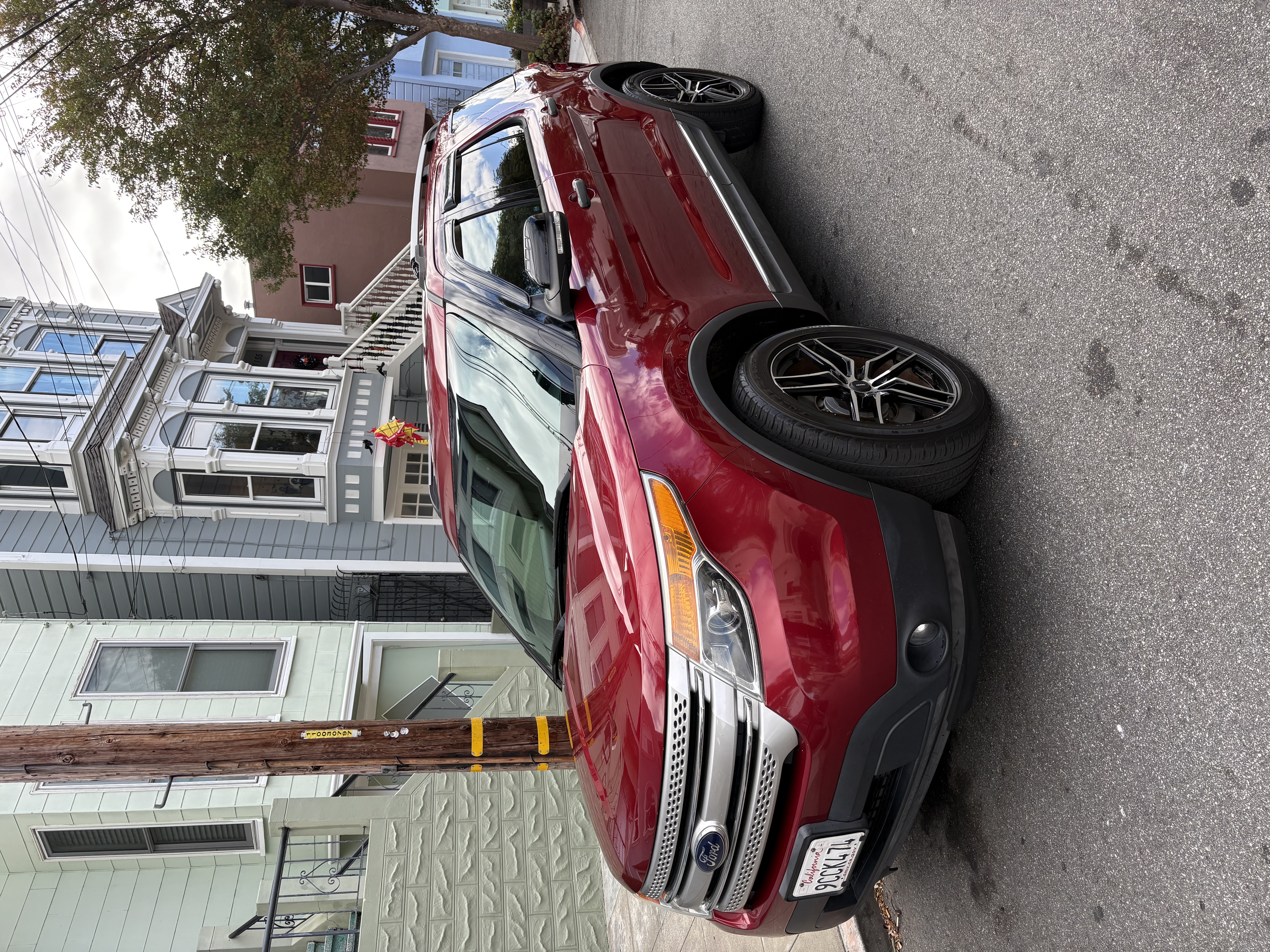 Used 2014 Ford Explorer XLT w/ Equipment Group 202A AWD/4WD image 6
