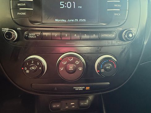 Used 2018 Kia Soul FWD image 10