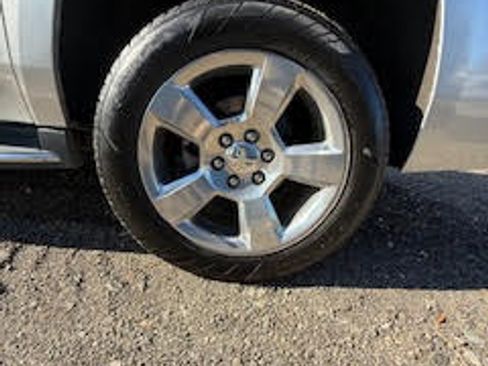 Used 2020 Chevrolet Suburban Premier image 16