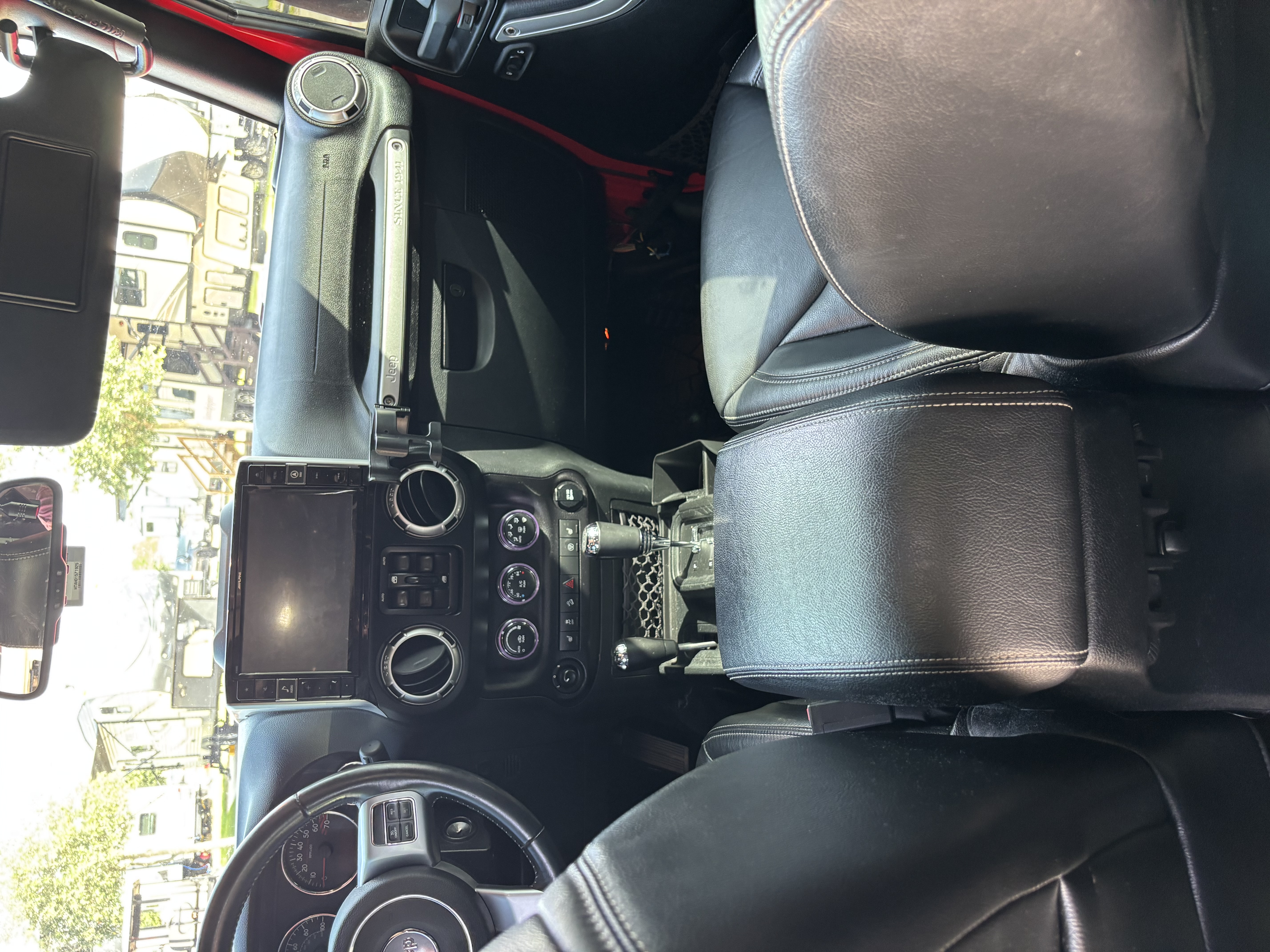 Used 2016 Jeep Wrangler Unlimited Rubicon AWD/4WD image 14