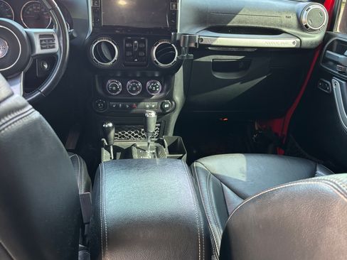 Used 2016 Jeep Wrangler Unlimited Rubicon AWD/4WD image 13