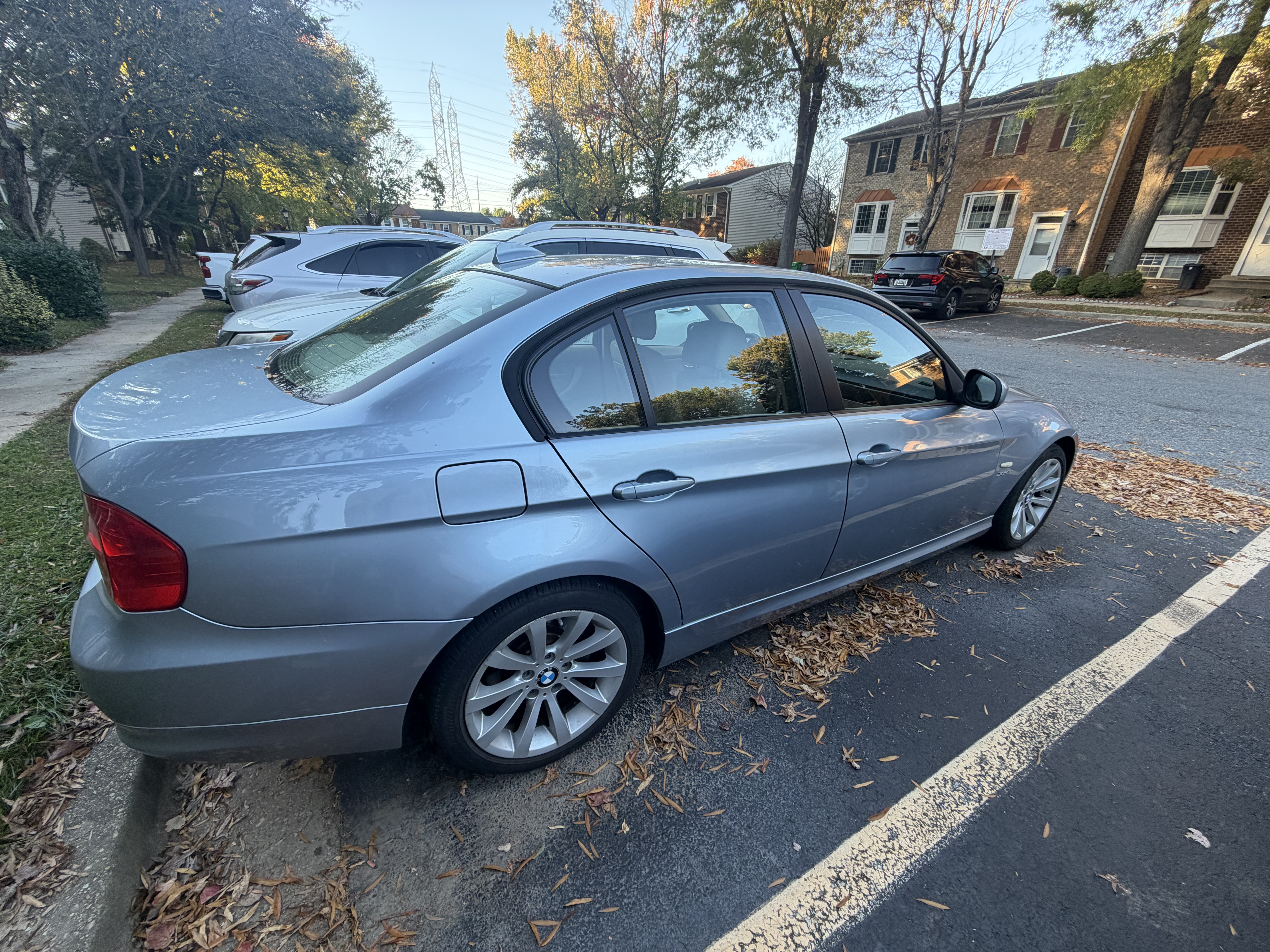Used 2011 BMW 328i xDrive Sedan AWD/4WD image 2
