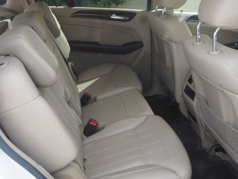 Used 2015 Mercedes-Benz GL 320 BlueTEC 4MATIC image 12