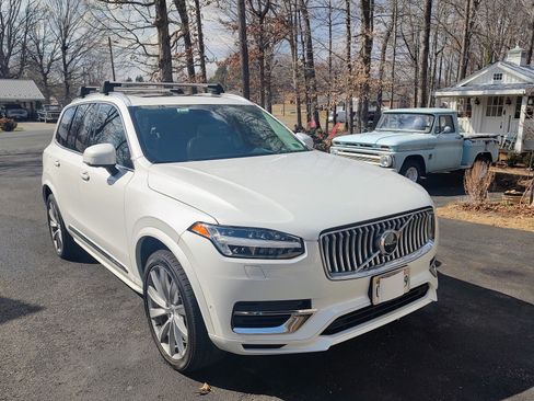 Used 2021 Volvo XC90 T8 Inscription w/ Advanced Package image 2