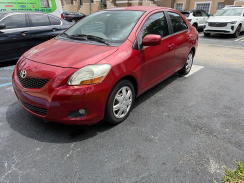 Used 2009 Toyota Yaris Sedan FWD image 2
