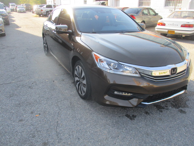 Used 2017 Honda Accord Hybrid Sedan image 4