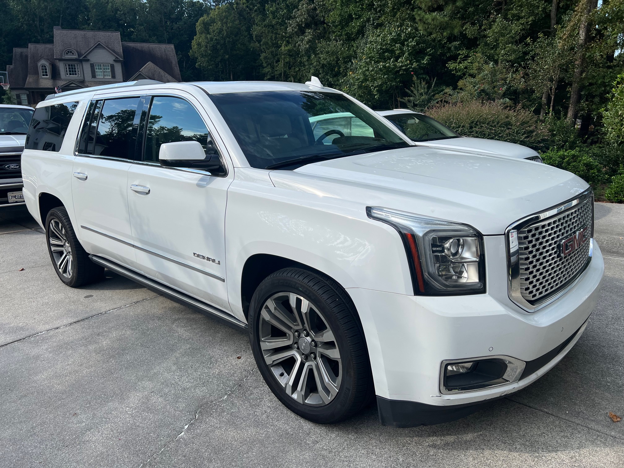 Used 2017 GMC Yukon XL Denali w/ Open Road Package AWD/4WD image 16