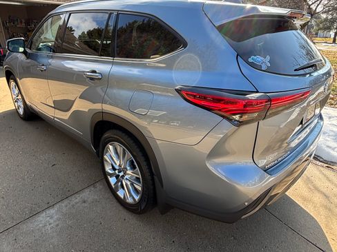 Used 2022 Toyota Highlander Limited image 17