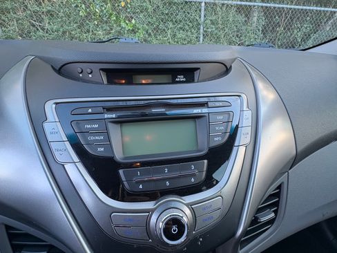 Used 2013 Hyundai Elantra GLS image 12