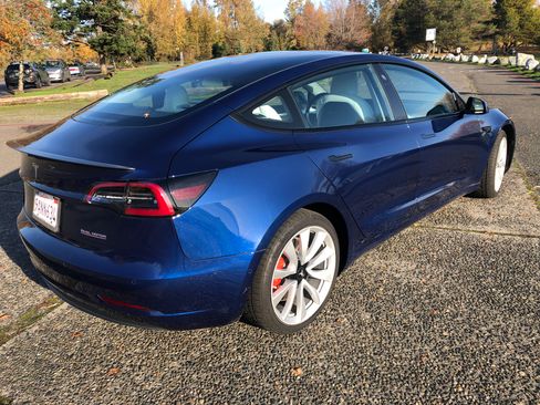 Used 2022 Tesla Model 3 Performance image 9