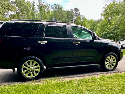 Used 2010 Toyota Sequoia Platinum AWD/4WD image 11