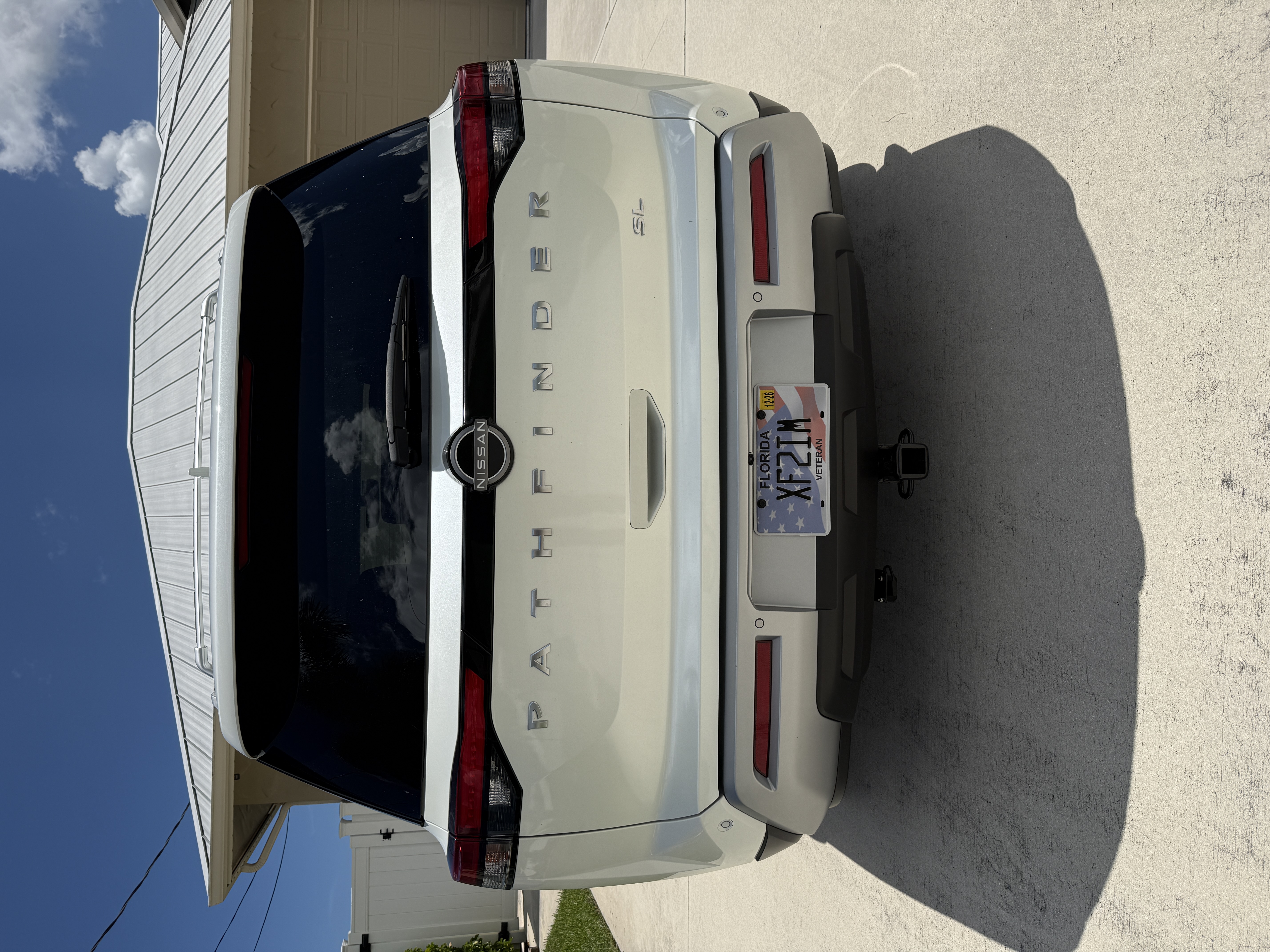 Used 2024 Nissan Pathfinder SL FWD image 4