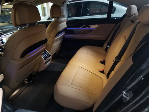 Used 2018 BMW 740i xDrive image 8