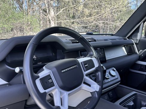 Used 2023 Land Rover Defender 110 SE AWD/4WD image 22