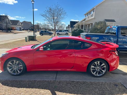 Used 2015 Hyundai Genesis 3.8 image 4