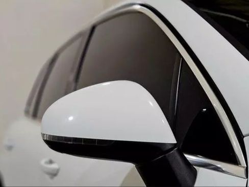 Used 2014 Volkswagen Touareg Sport image 14