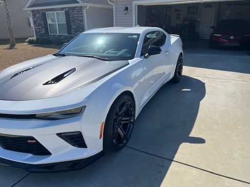 Used 2018 Chevrolet Camaro SS image 2