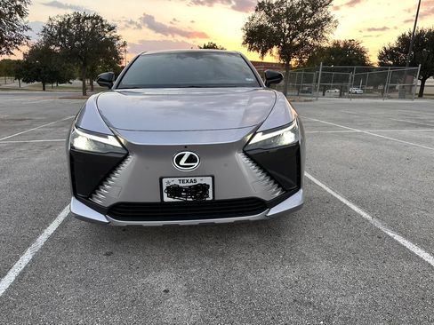Used 2024 Lexus RZ 450e Premium w/ Accessory Package (2T) AWD/4WD image 9