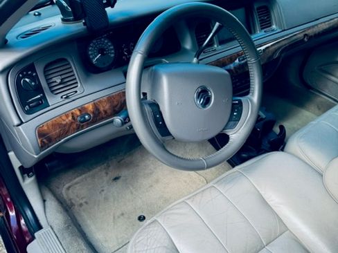 Used 2009 Mercury Grand Marquis LS image 11