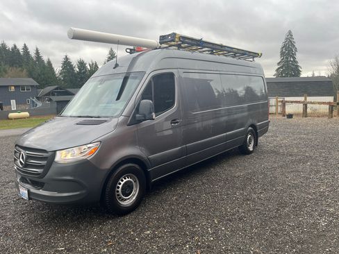 Used 2021 Mercedes-Benz Sprinter 2500 image 4