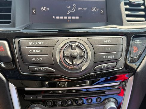 Used 2019 Nissan Pathfinder SV FWD image 15