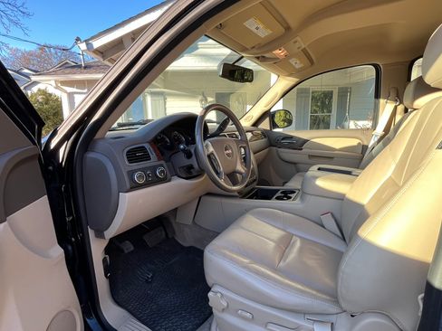 Used 2014 GMC Yukon XL SLT w/ Suspension Package, Off-Road image 11