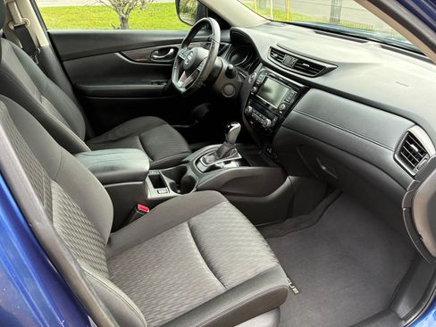 Used 2020 Nissan Rogue SV image 9