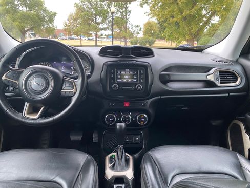 Used 2017 Jeep Renegade Limited image 17