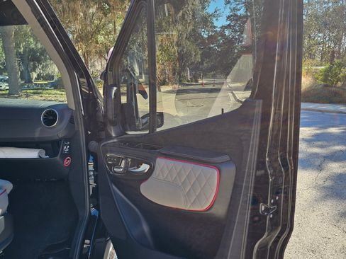 Used 2023 Mercedes-Benz Sprinter 3500 image 6