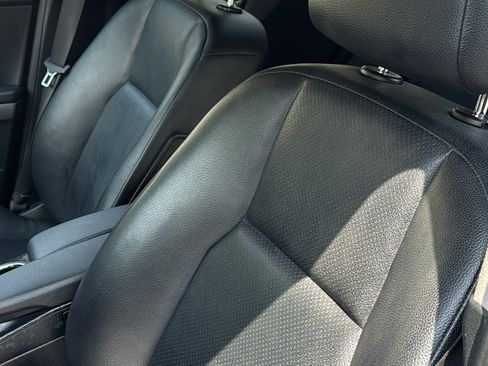 Used 2010 Mercedes-Benz GLK 350 2WD image 2