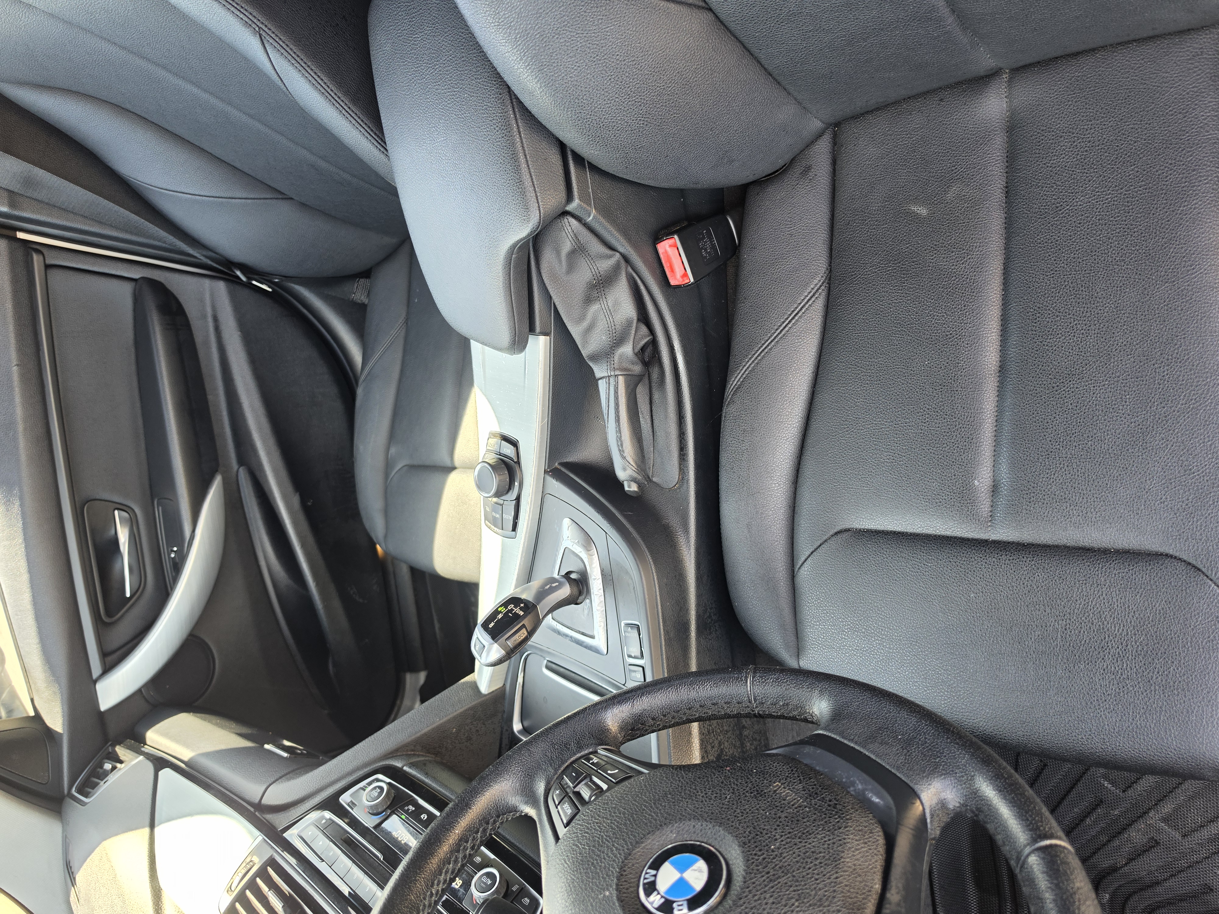Used 2016 BMW 320i Sedan RWD image 6