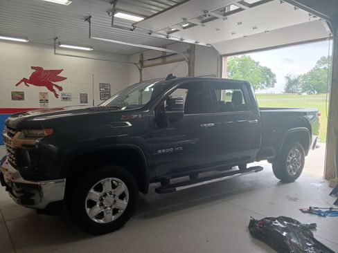 Used 2020 Chevrolet Silverado 2500 LTZ w/ Z71 Off-Road Package image 10
