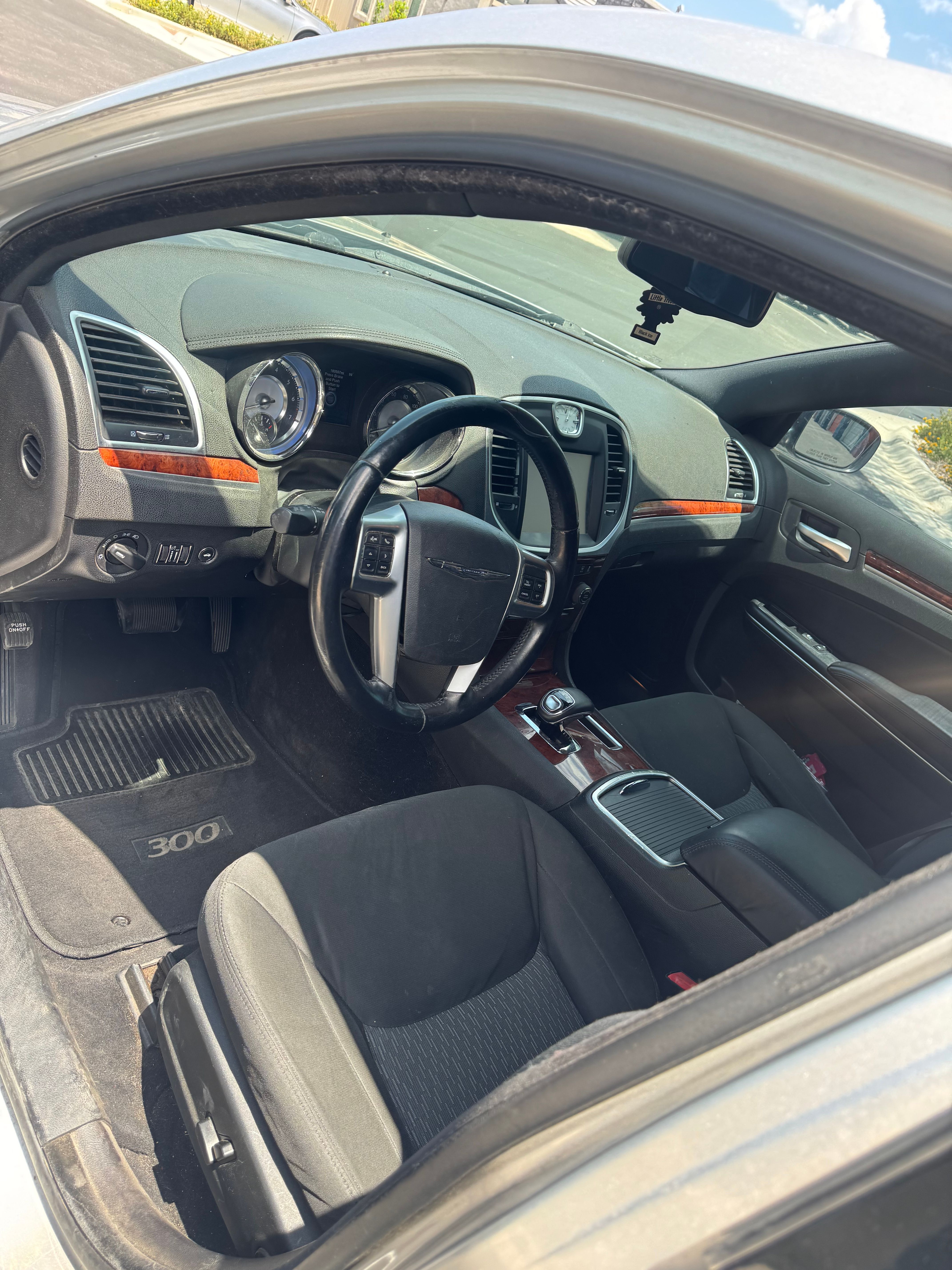 Used 2012 Chrysler 300 RWD image 8