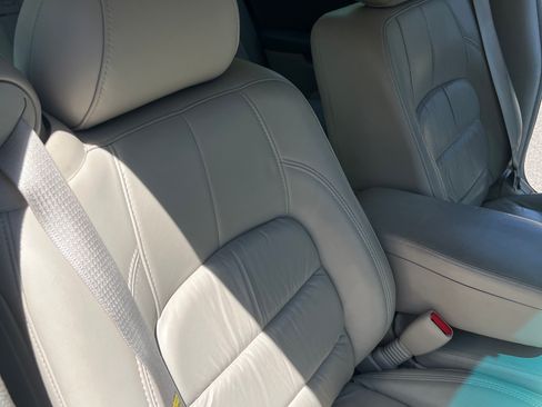 Used 2001 Cadillac De Ville DHS w/ Safety/Security Pkg FWD image 26