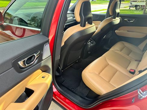 Used 2018 Volvo XC60 T6 Inscription w/ Convenience Package AWD/4WD image 13