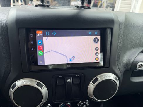 Used 2017 Jeep Wrangler Rubicon w/ Power Convenience Group image 8