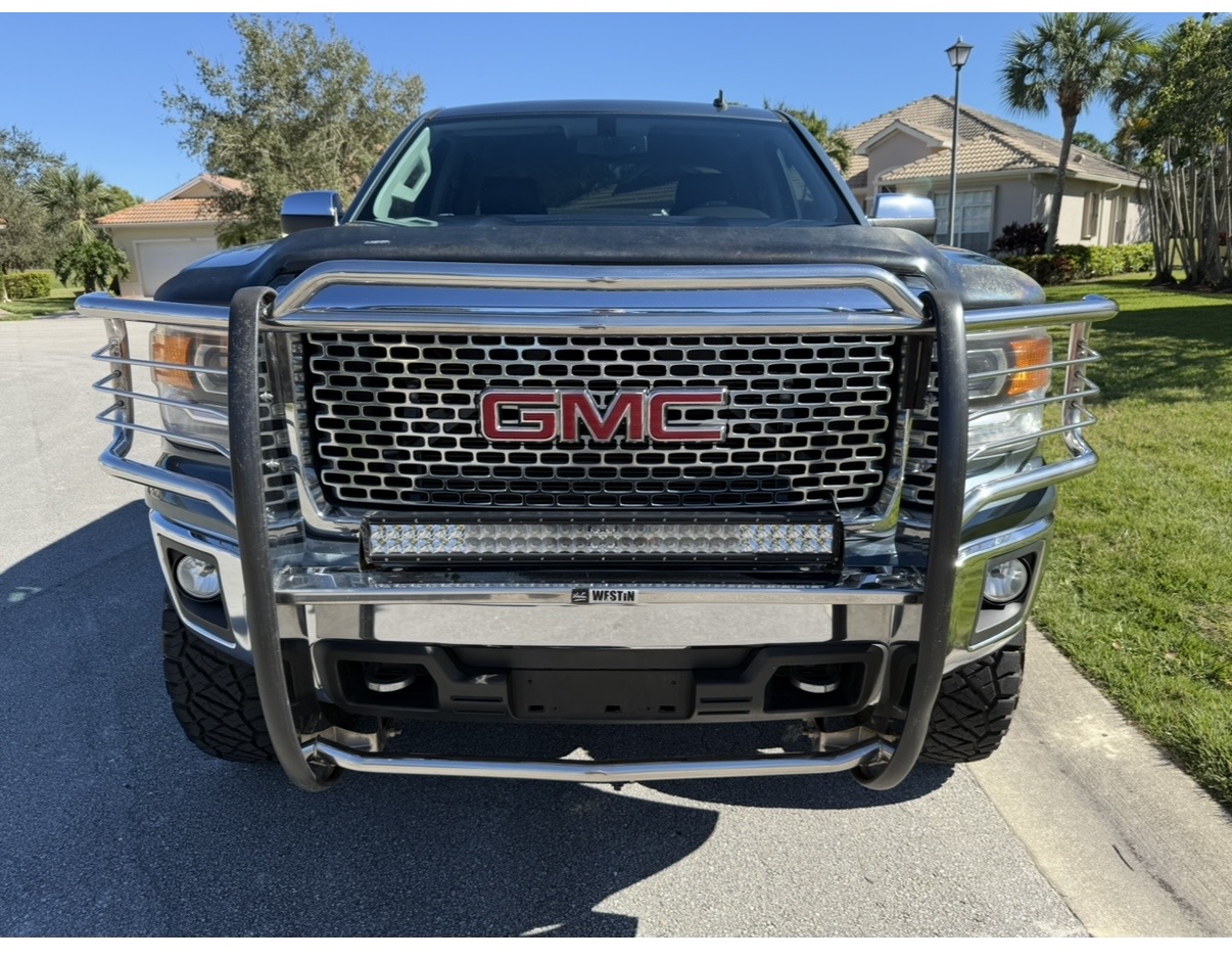 Used 2014 GMC Sierra 1500 SLT w/ All-Terrain Package AWD/4WD image 8