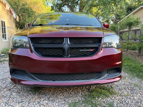 Used 2017 Dodge Grand Caravan SE FWD image 4