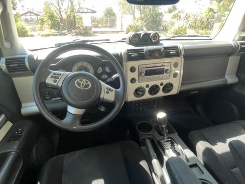 Used 2013 Toyota FJ Cruiser Sport Utility 2D w/ Upgrade Pkg image 21