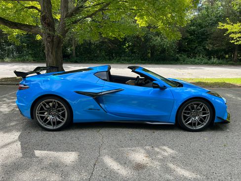 Used 2024 Chevrolet Corvette Z06 w/ Battery Protection Package image 2