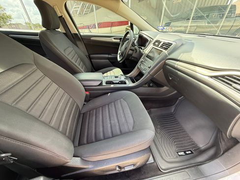 Used 2019 Ford Fusion SE FWD image 31