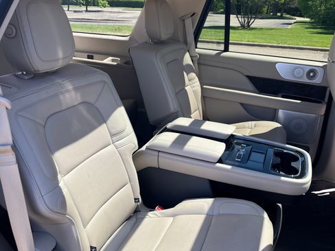Used 2018 Lincoln Navigator Reserve w/ Technology Package AWD/4WD image 25