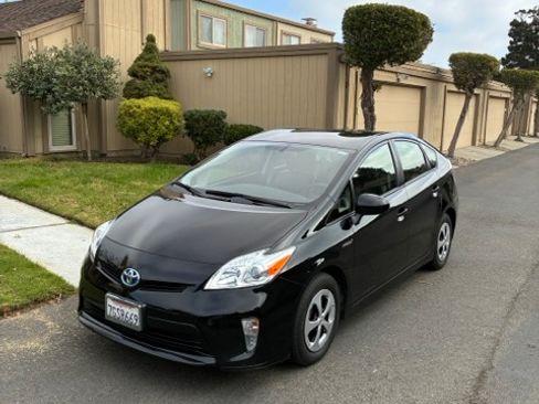 Used 2014 Toyota Prius Two image 5