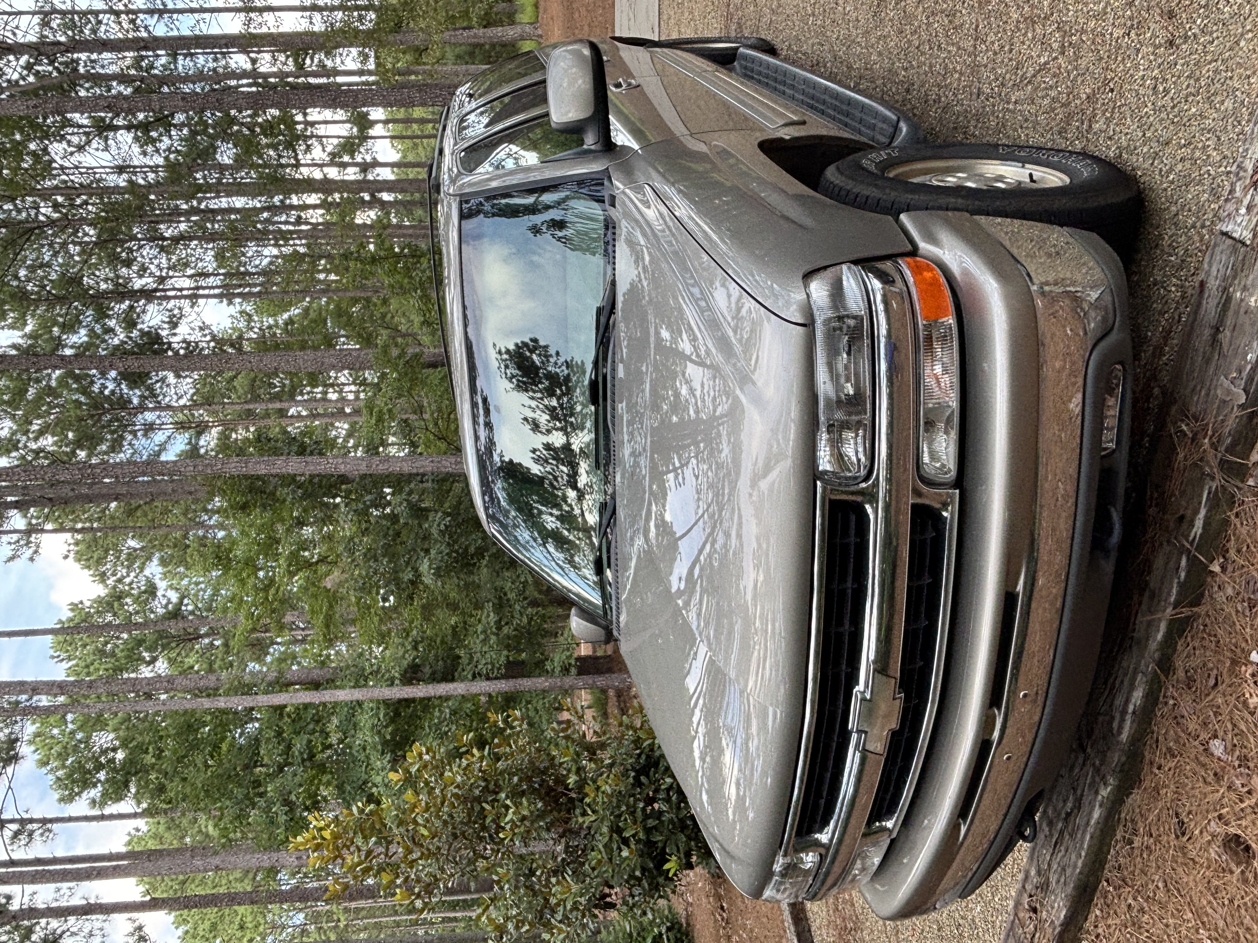 Used 2001 Chevrolet Suburban LT w/ LT Preferred Equipment Group AWD/4WD image 8