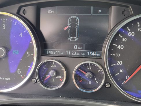 Used 2009 Volkswagen Touareg TDI image 12