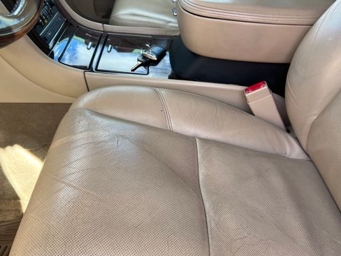 Used 2011 Cadillac Escalade ESV Premium image 6