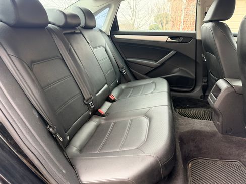 Used 2012 Volkswagen Passat 2.5 SE image 10