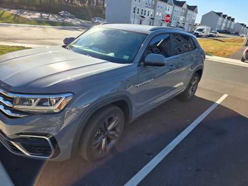 Used 2021 Volkswagen Atlas Cross Sport SE w/ Panoramic Sunroof Package image 9