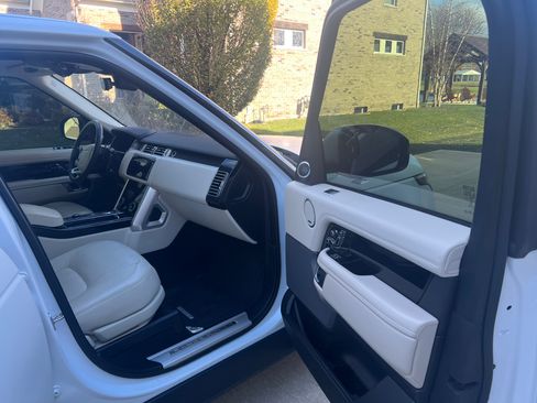 Used 2020 Land Rover Range Rover Long Wheelbase HSE image 13